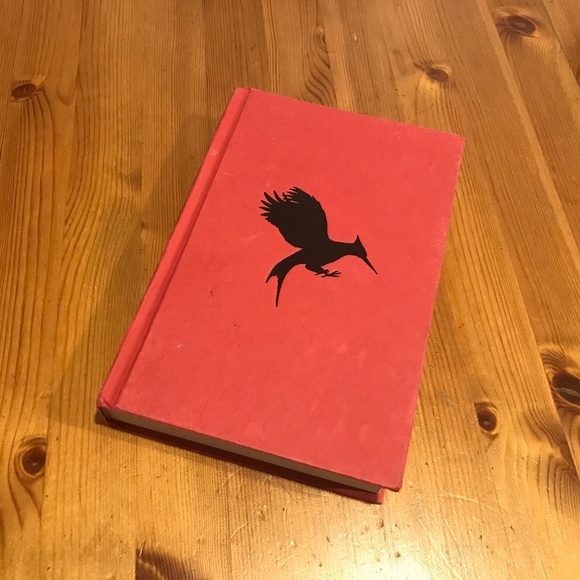 Catching Fire by Suzanne Collins - Picture 2 of 3